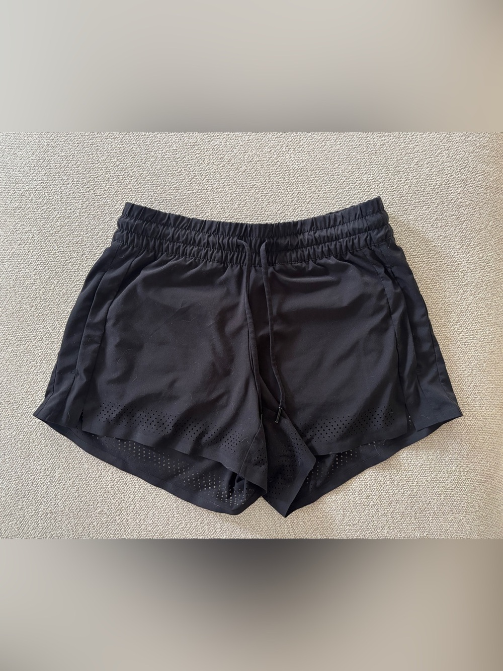 Athleta Baja Laser Cut Shorts Size 2